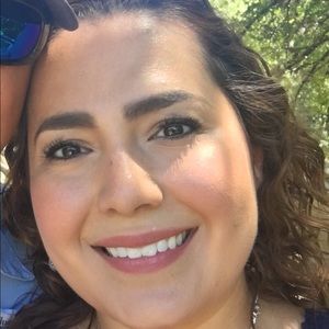 Meet your Posher, Elisa